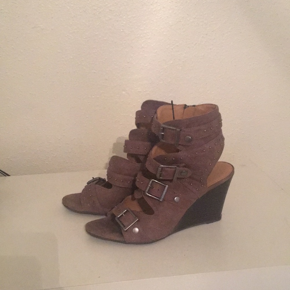 Gladiator sandals with small heel